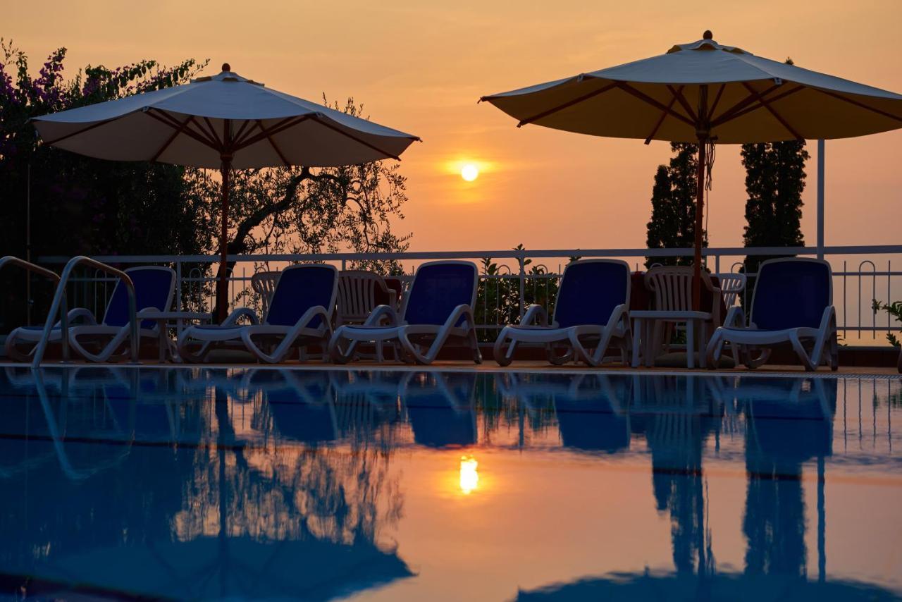 Hotel Benacus Torri Del Benaco Buitenkant foto