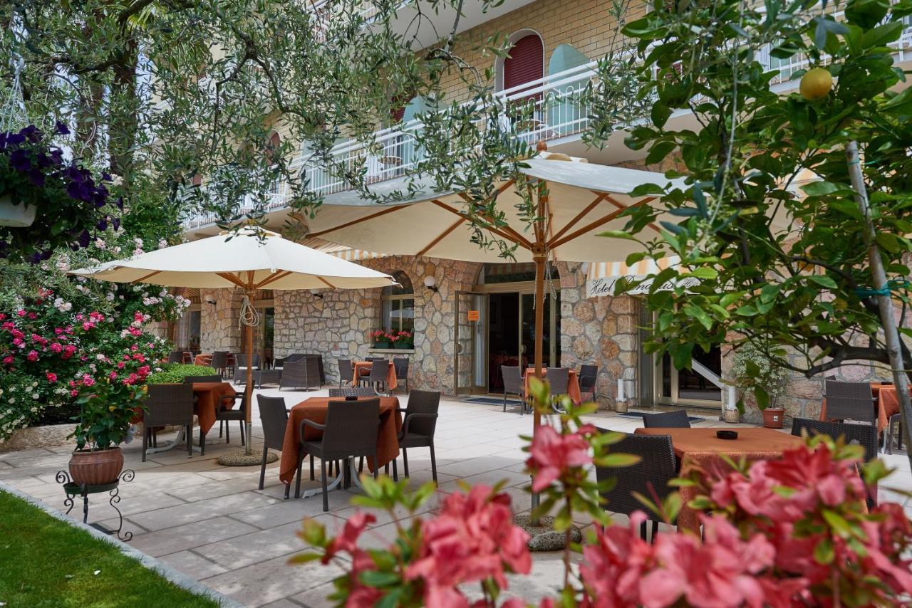 Hotel Benacus Torri Del Benaco Buitenkant foto