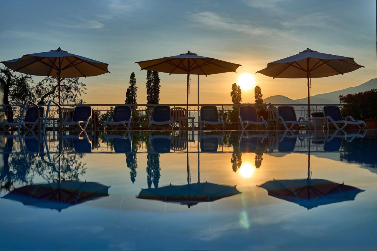 Hotel Benacus Torri Del Benaco Buitenkant foto