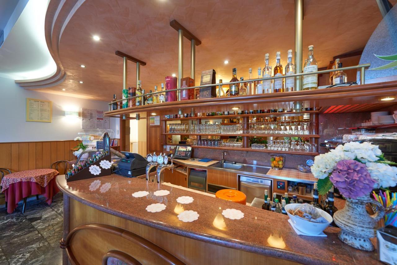 Hotel Benacus Torri Del Benaco Buitenkant foto