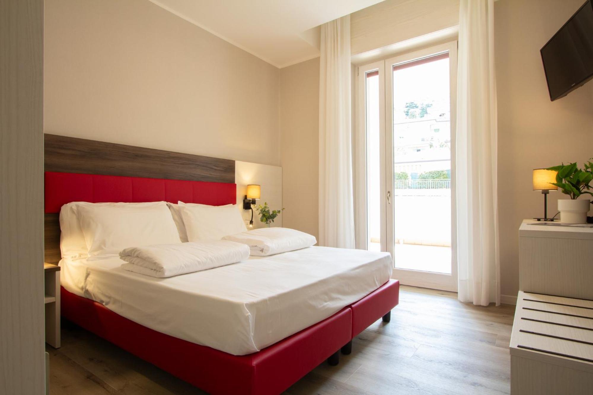 Hotel Benacus Torri Del Benaco Buitenkant foto