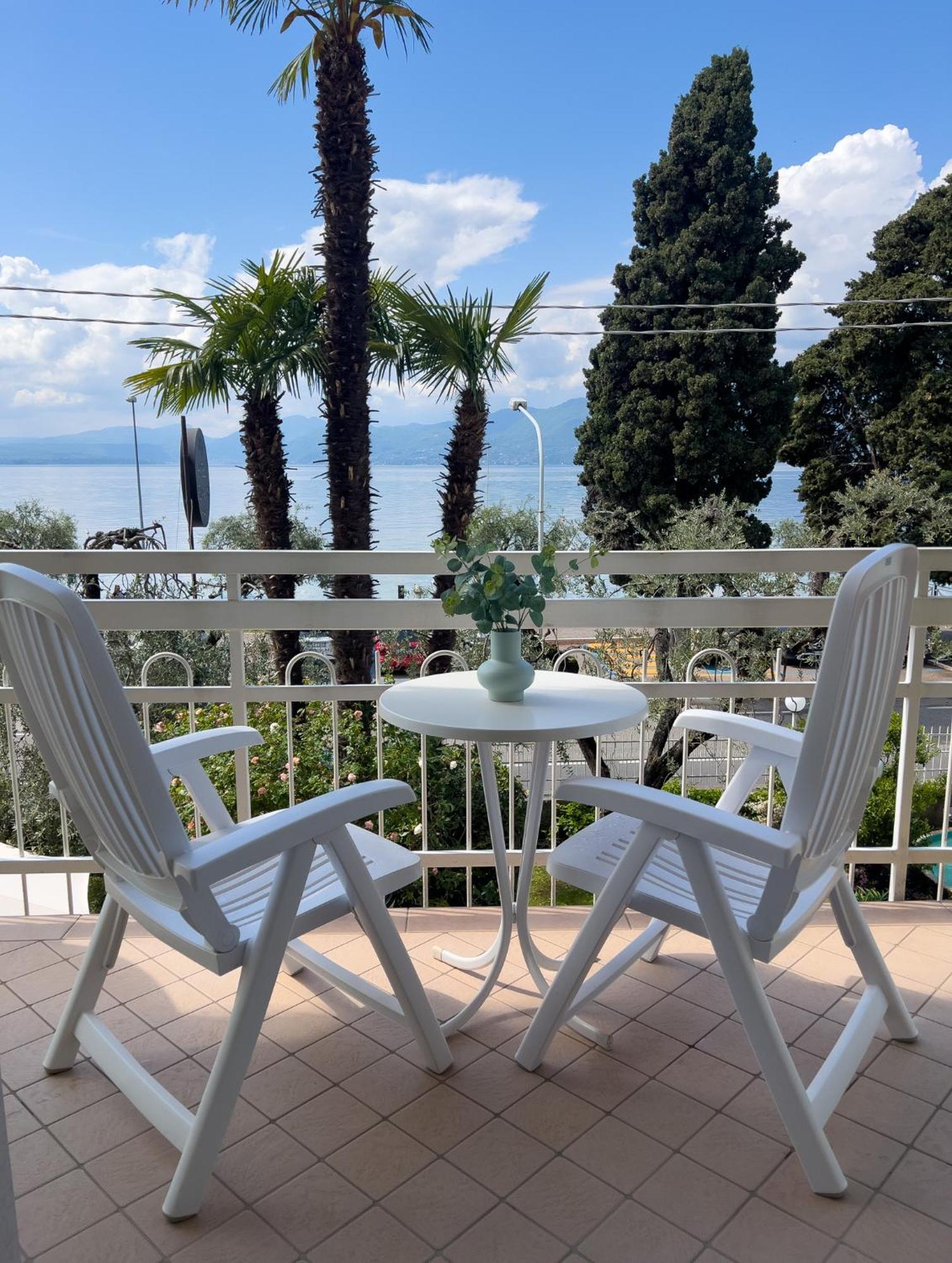 Hotel Benacus Torri Del Benaco Buitenkant foto