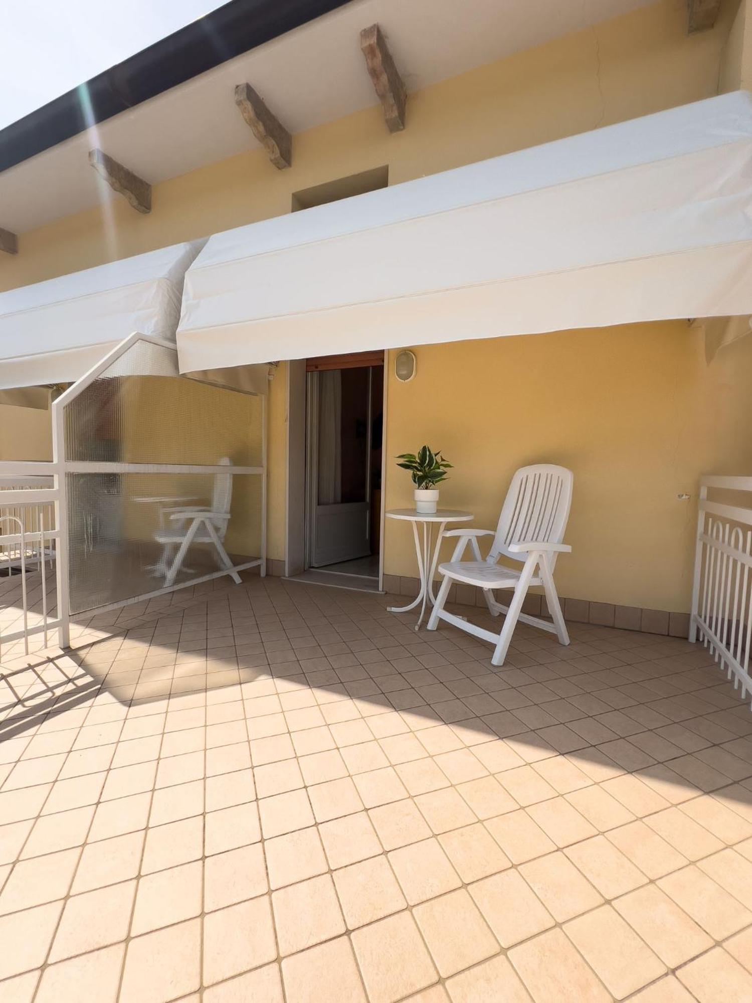 Hotel Benacus Torri Del Benaco Buitenkant foto