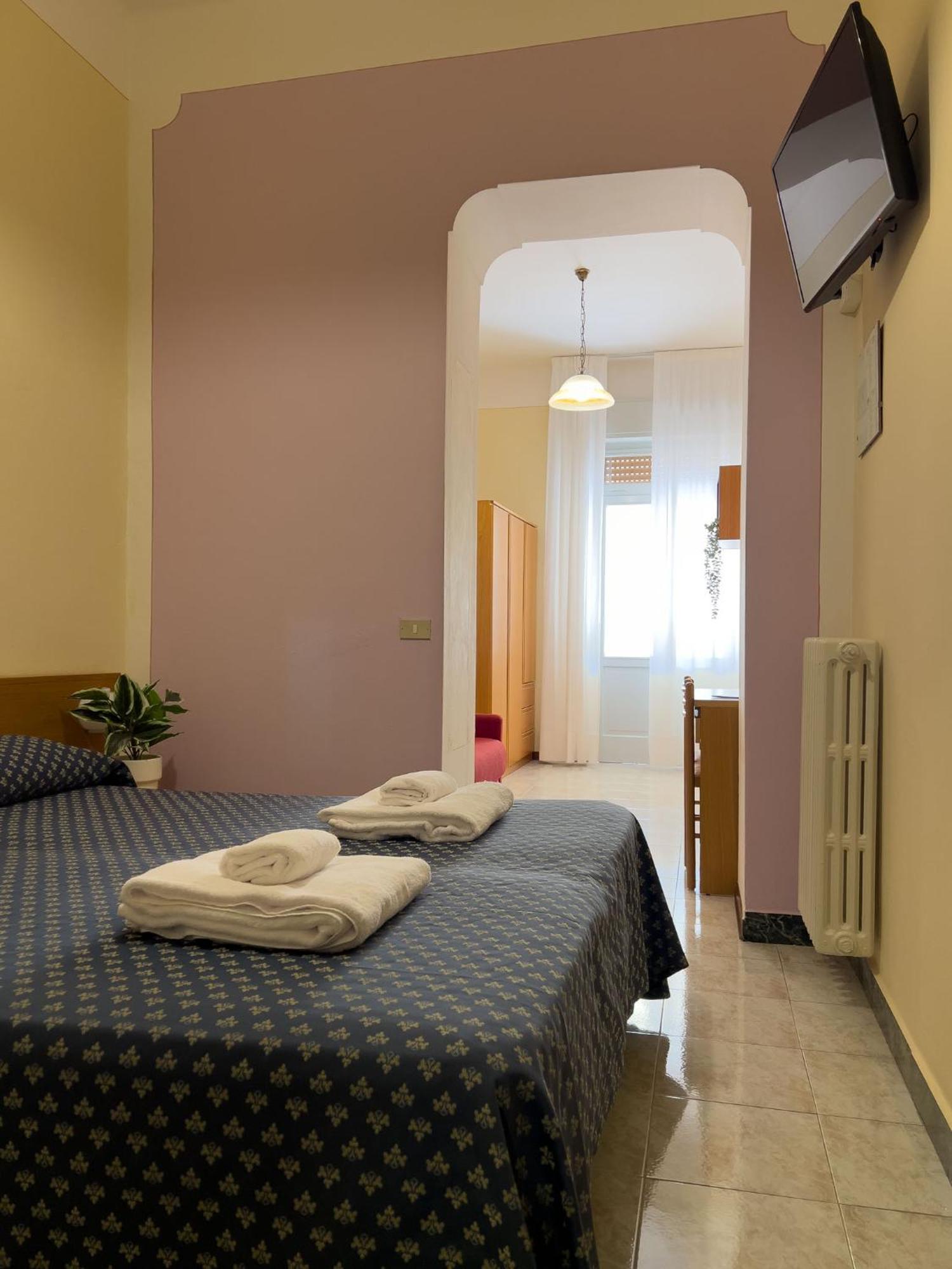 Hotel Benacus Torri Del Benaco Buitenkant foto