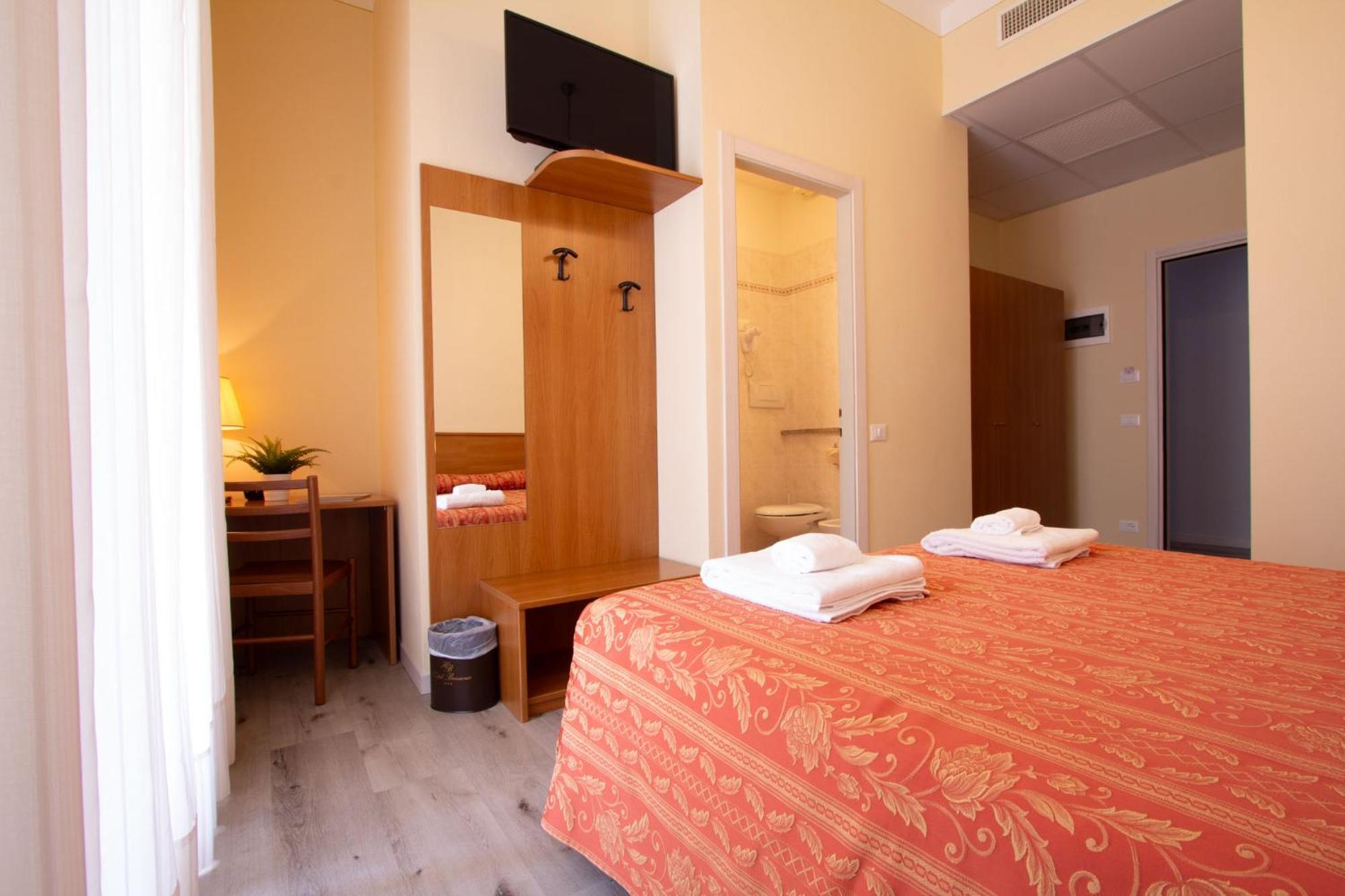 Hotel Benacus Torri Del Benaco Buitenkant foto