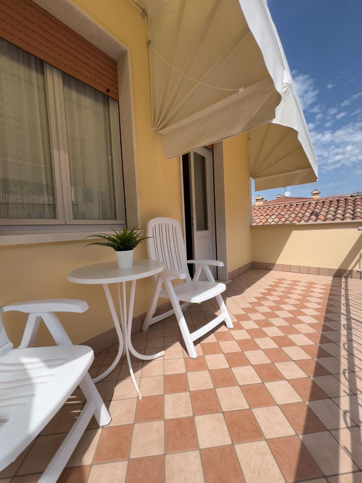 Hotel Benacus Torri Del Benaco Buitenkant foto