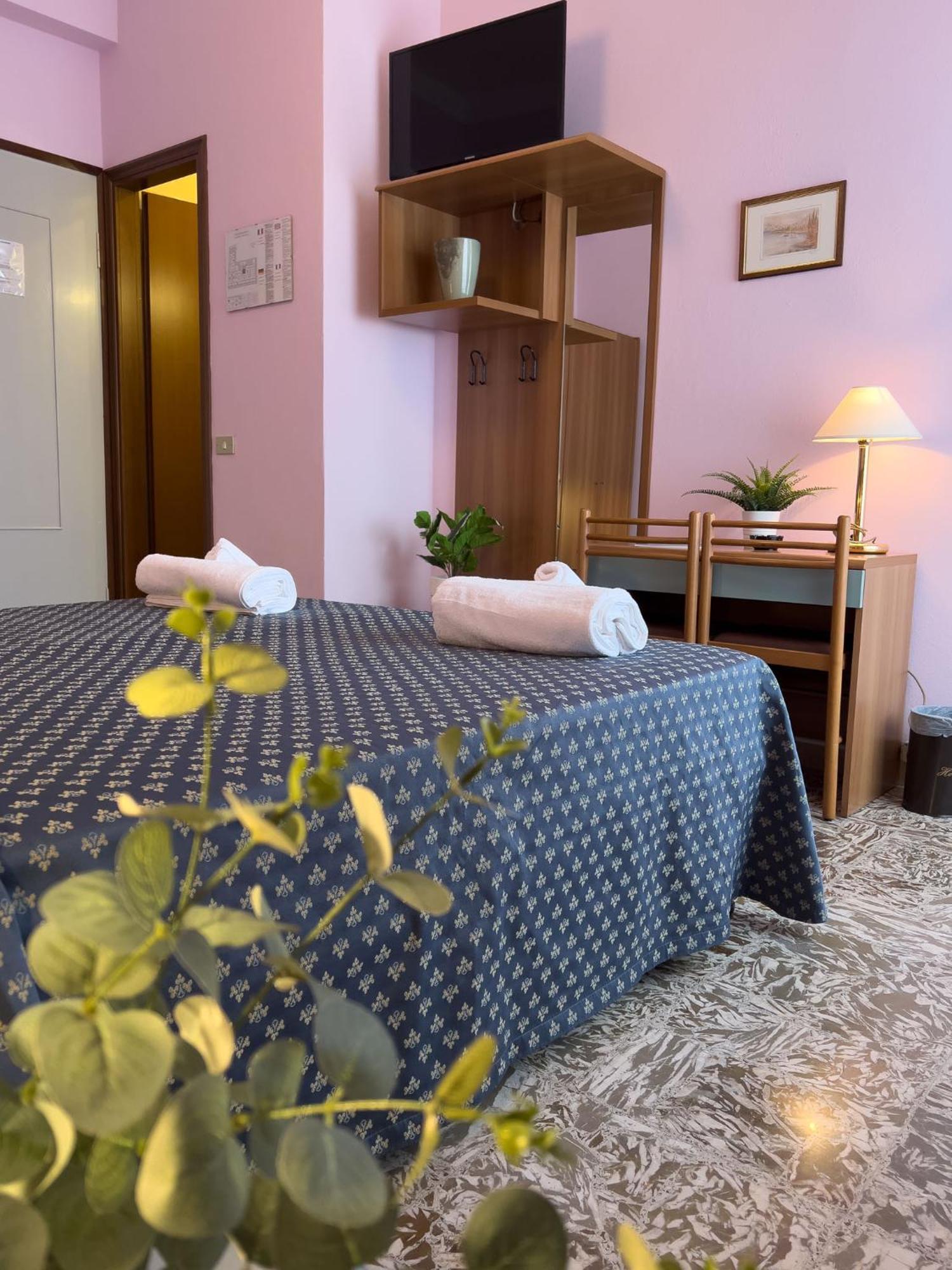 Hotel Benacus Torri Del Benaco Buitenkant foto