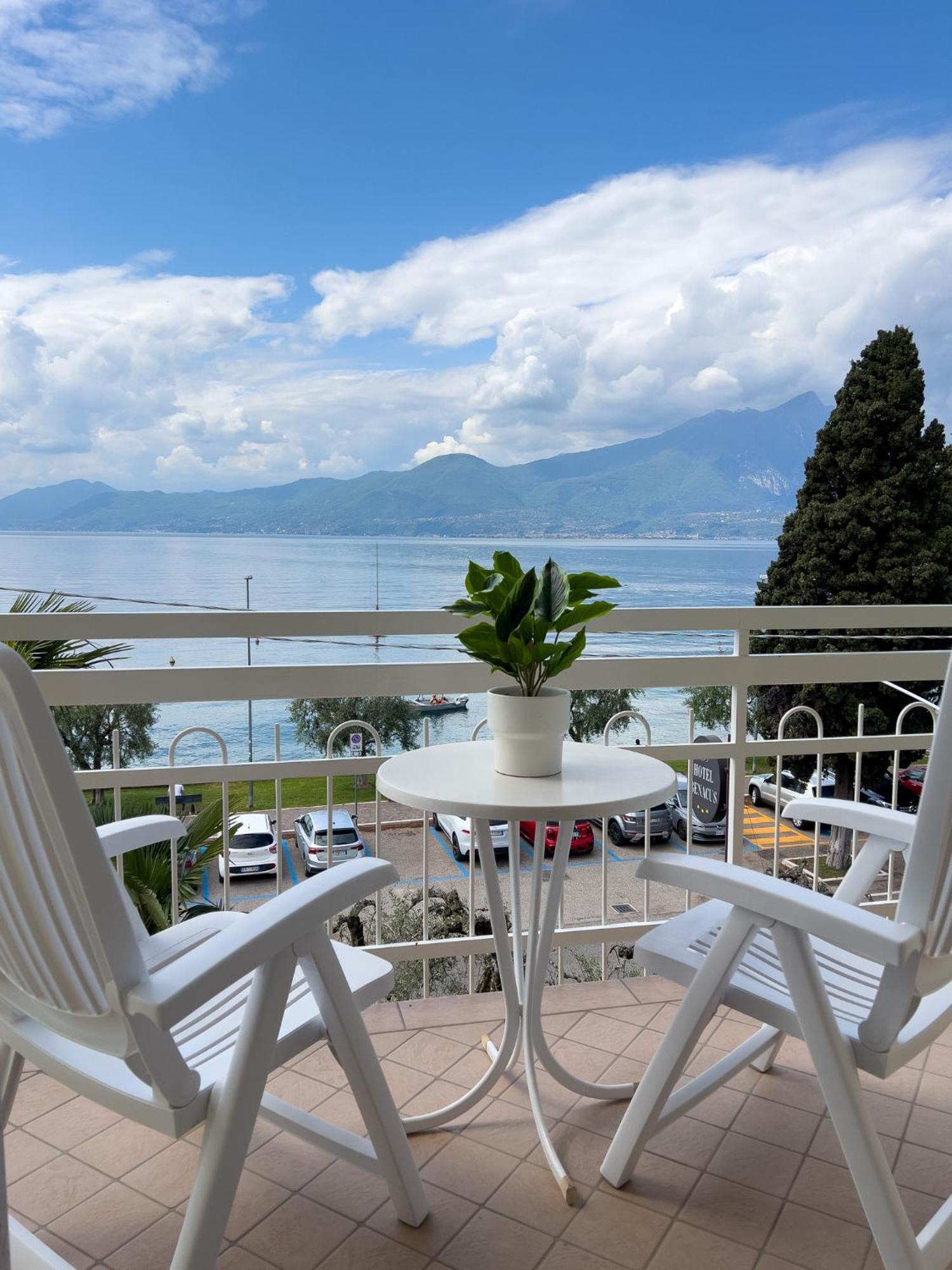 Hotel Benacus Torri Del Benaco Buitenkant foto