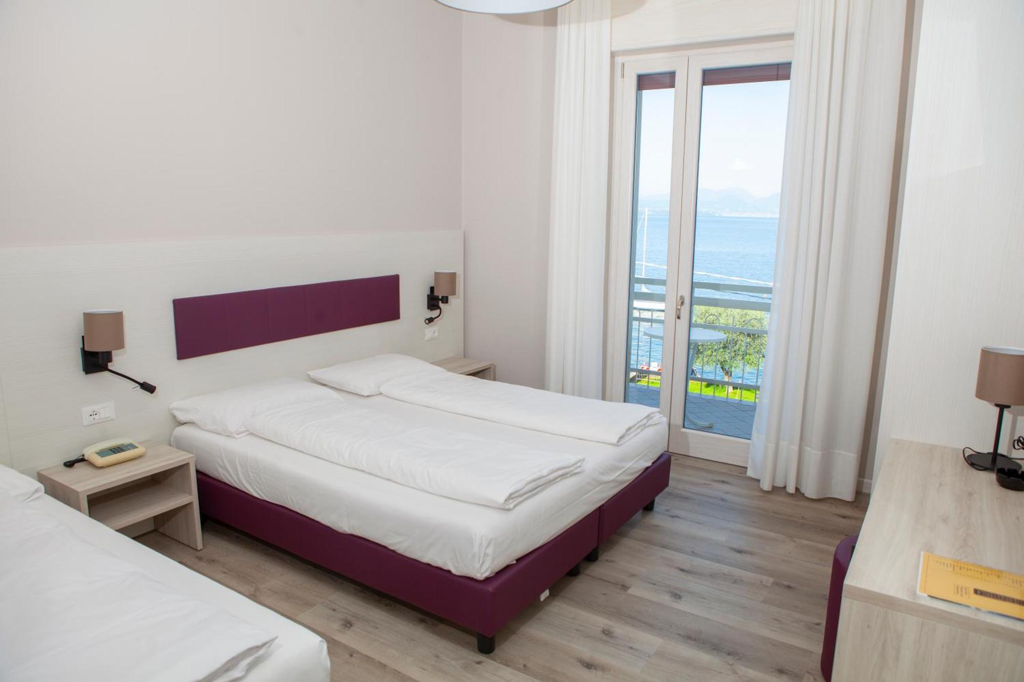 Hotel Benacus Torri Del Benaco Buitenkant foto