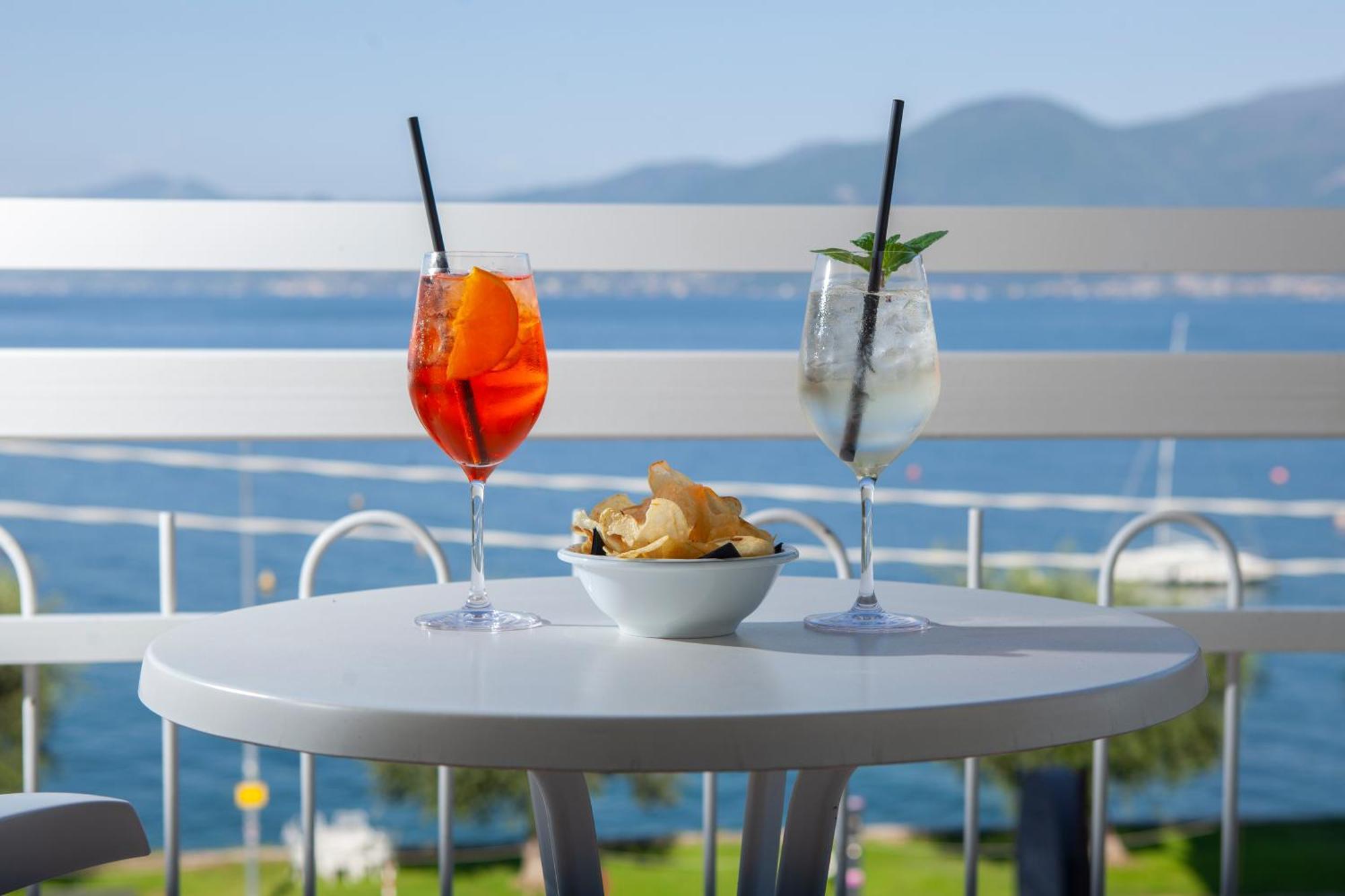 Hotel Benacus Torri Del Benaco Buitenkant foto